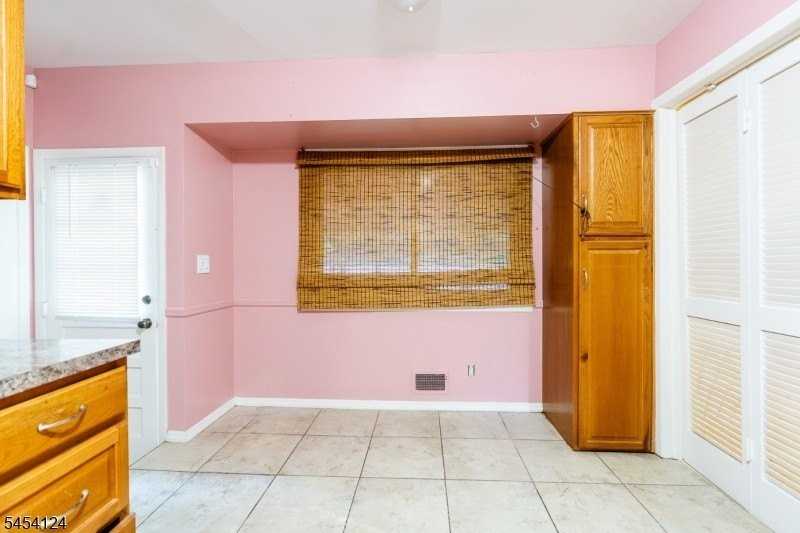 640 Warfield Rd - Photo 7 of 23