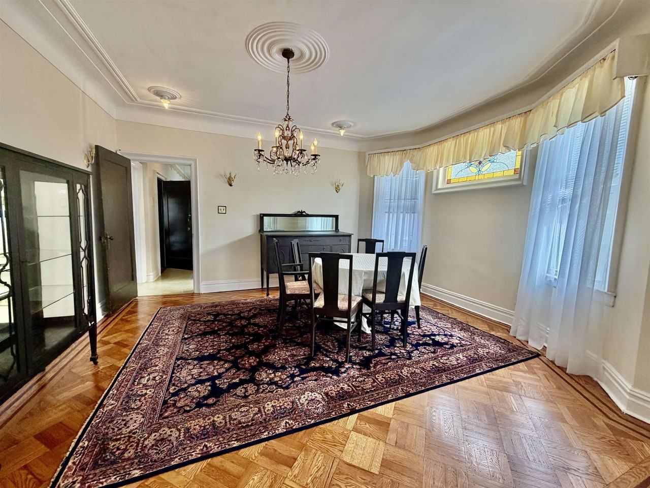 336 Avenue C - Photo 4 of 23