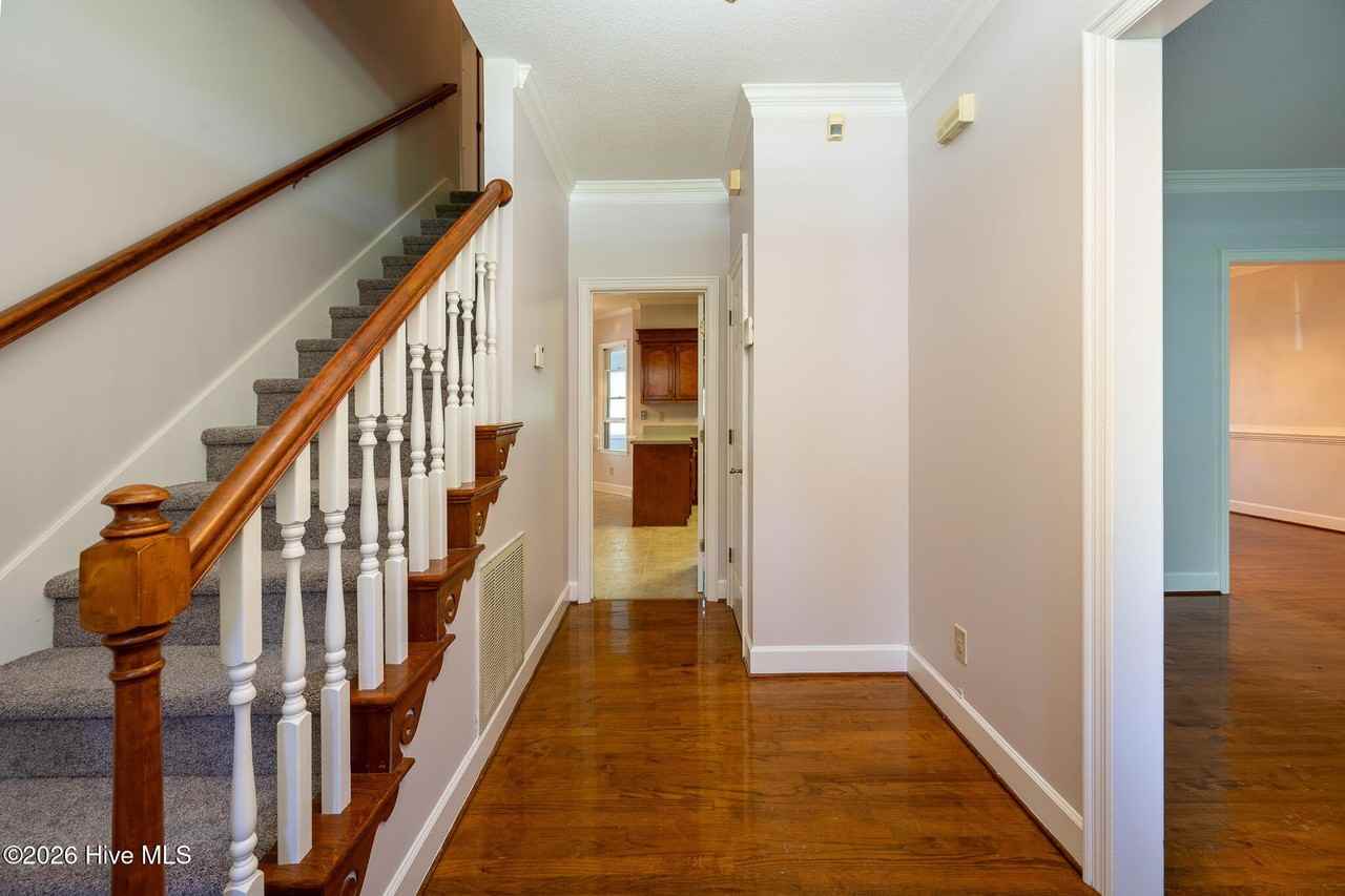 4418 Pierwood Way - Photo 4 of 34