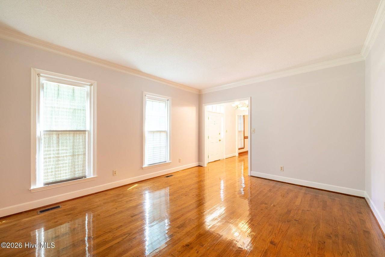 4418 Pierwood Way - Photo 5 of 34