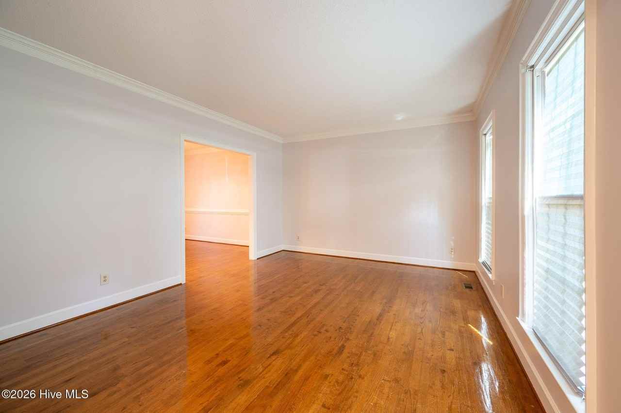 4418 Pierwood Way - Photo 6 of 34