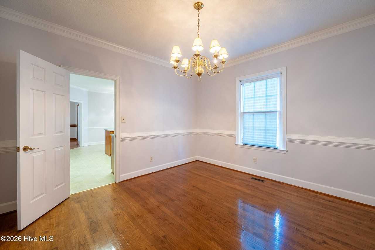 4418 Pierwood Way - Photo 7 of 34