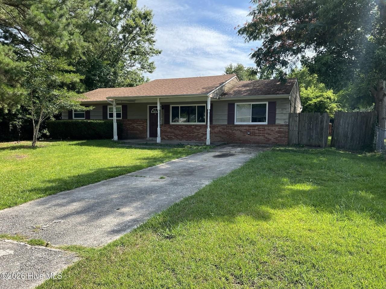504 Holly Ct - Photo 2 of 13