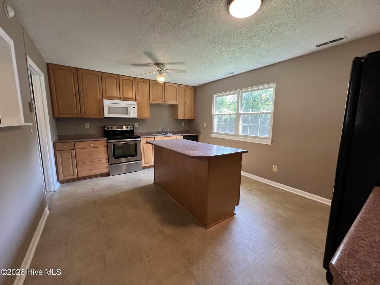 504 Holly Ct - Photo 6 of 13