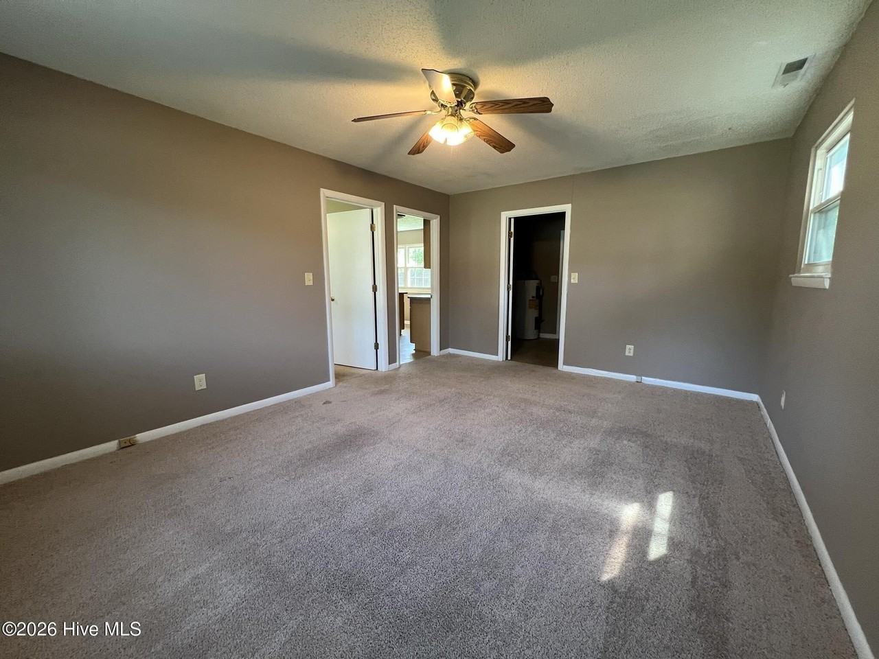 504 Holly Ct - Photo 7 of 13