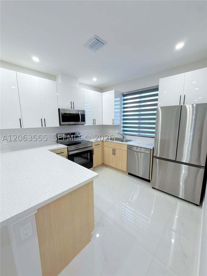 12368 Sw 219th St - Photo 5 of 19