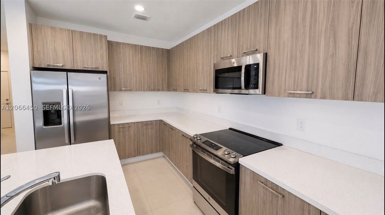13642 Sw 157th Pl #0 - Photo 4 of 9