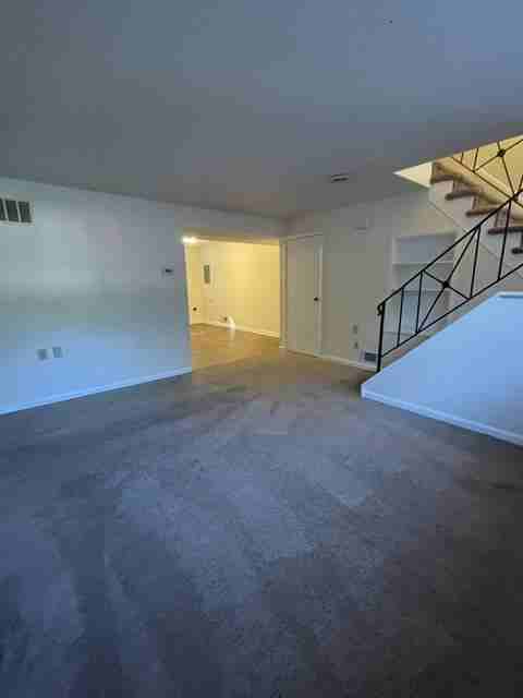 48 Dogwood Ct Apt E - Photo 3 of 10