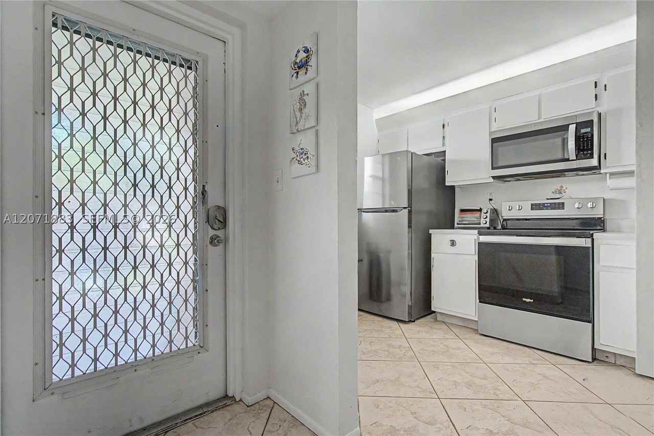 9520 Seagrape Dr #205 - Photo 3 of 34