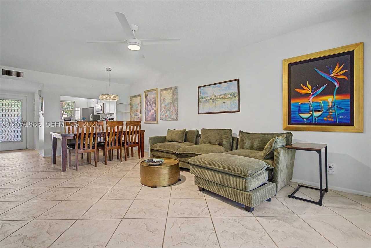 9520 Seagrape Dr #205 - Photo 5 of 34