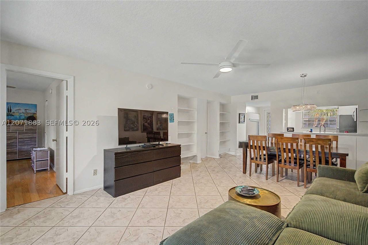 9520 Seagrape Dr #205 - Photo 7 of 34