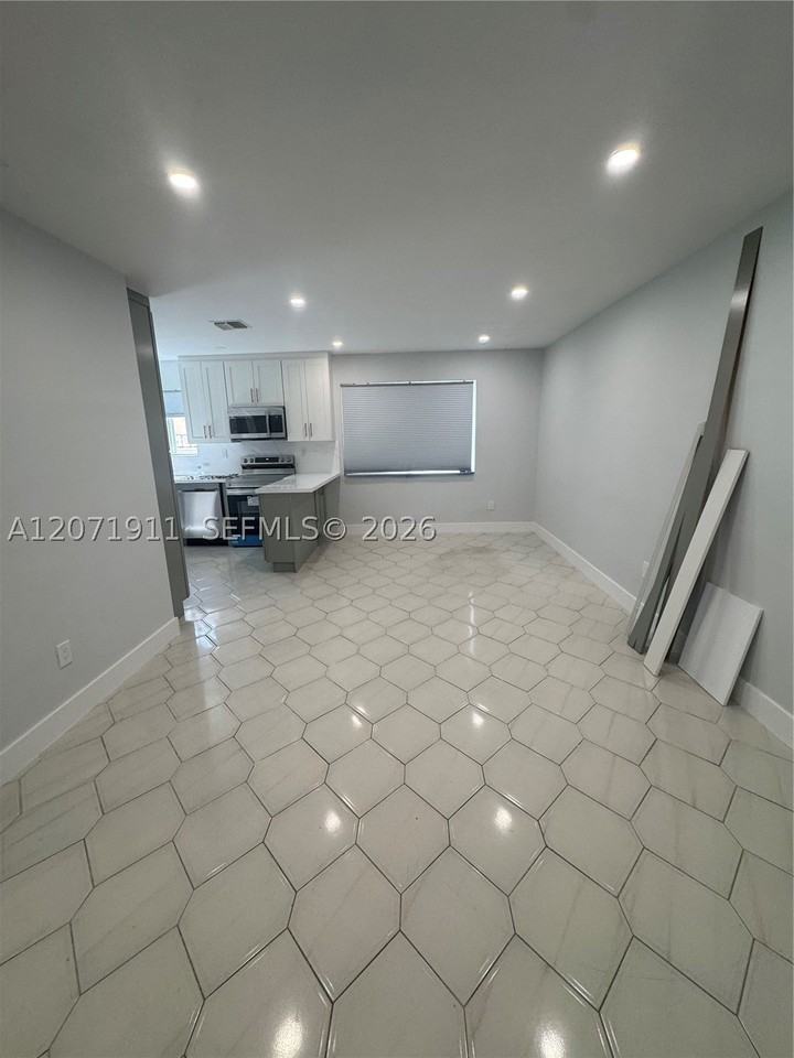 3160 Nw 3rd St - Photo 7 of 27