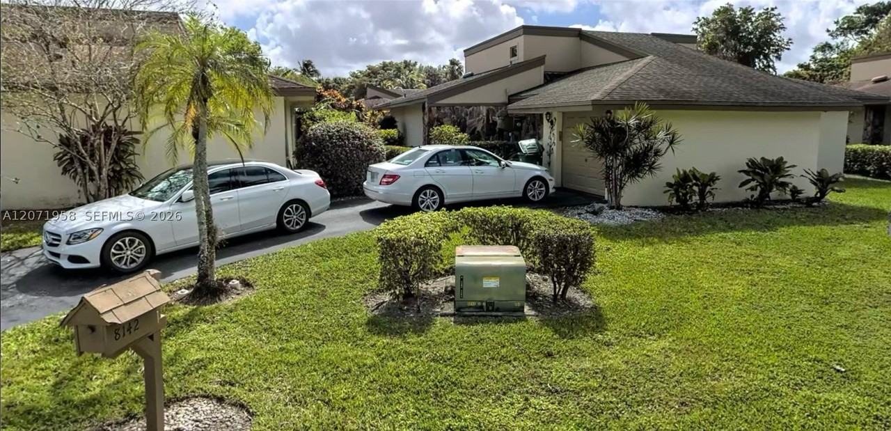 8142 Silver Palm Ct #17 - Photo 2 of 32