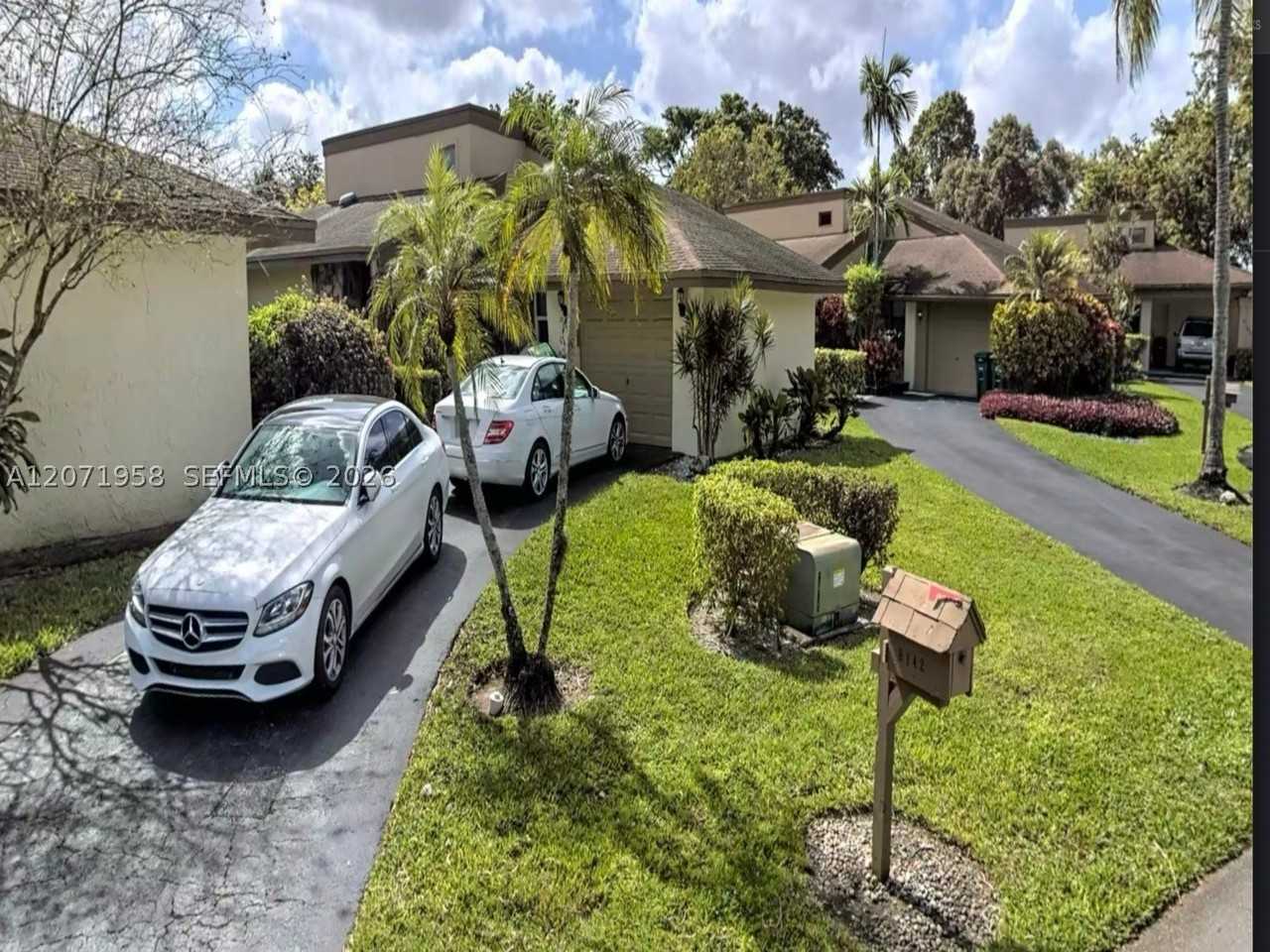 8142 Silver Palm Ct #17 - Photo 3 of 32