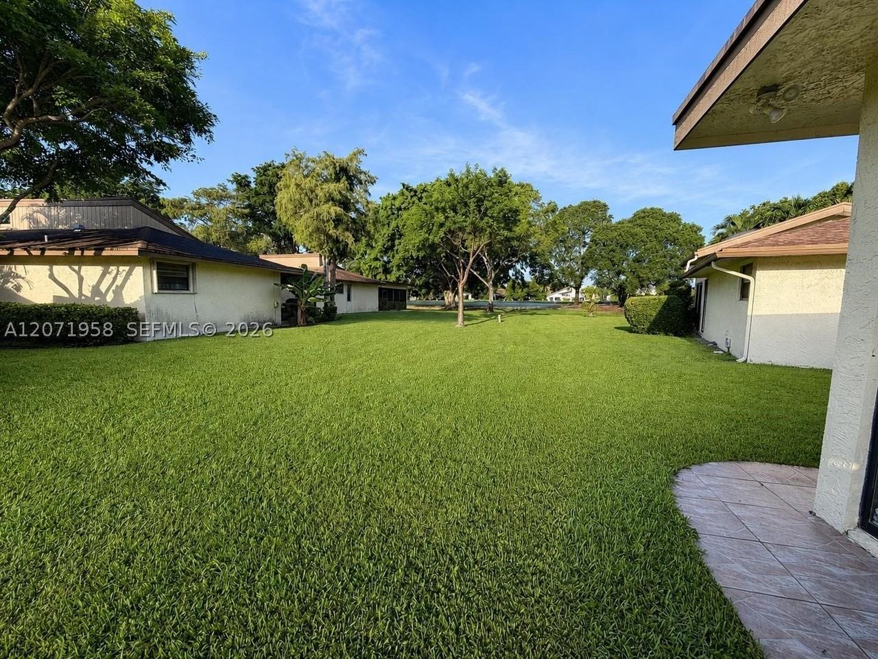 8142 Silver Palm Ct #17 - Photo 7 of 32