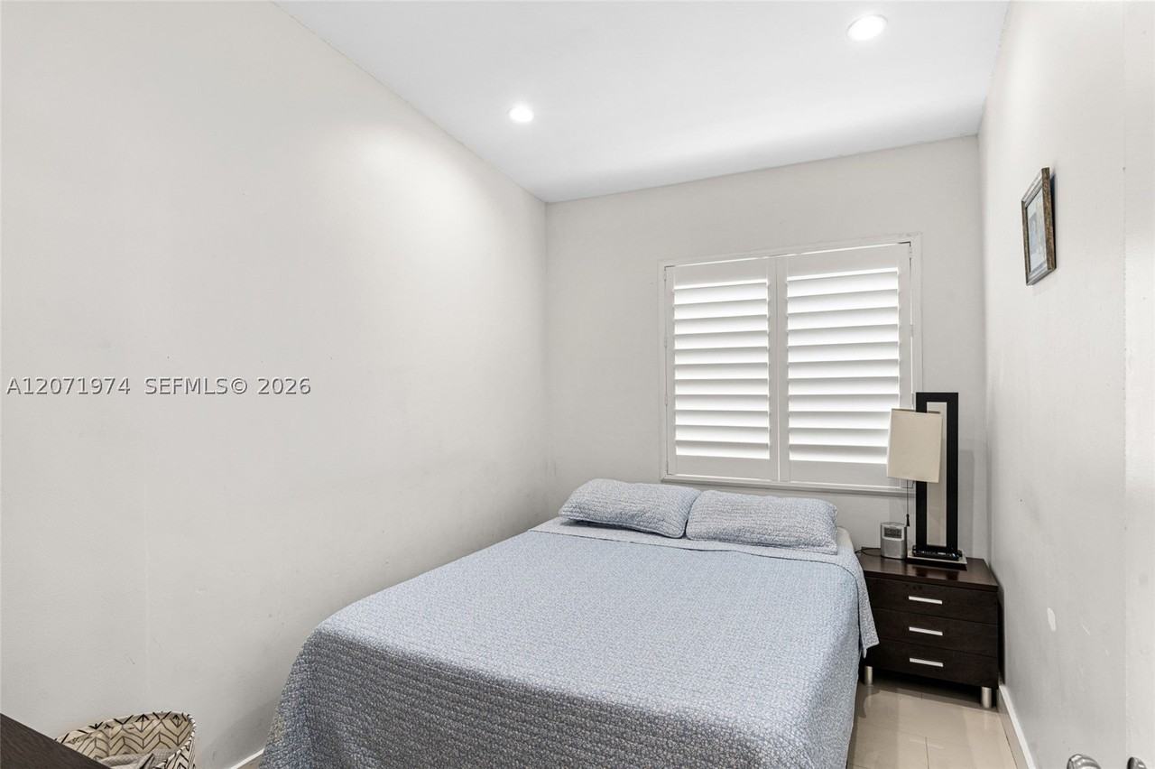 3010 Sw 103rd Ave - Photo 7 of 14