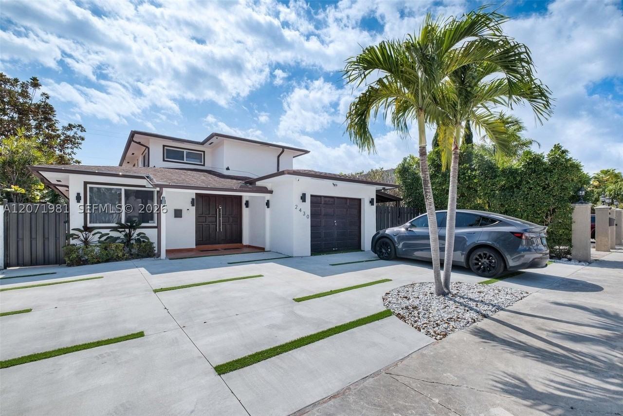 2430 Sw 22nd Ter - Photo 2 of 50