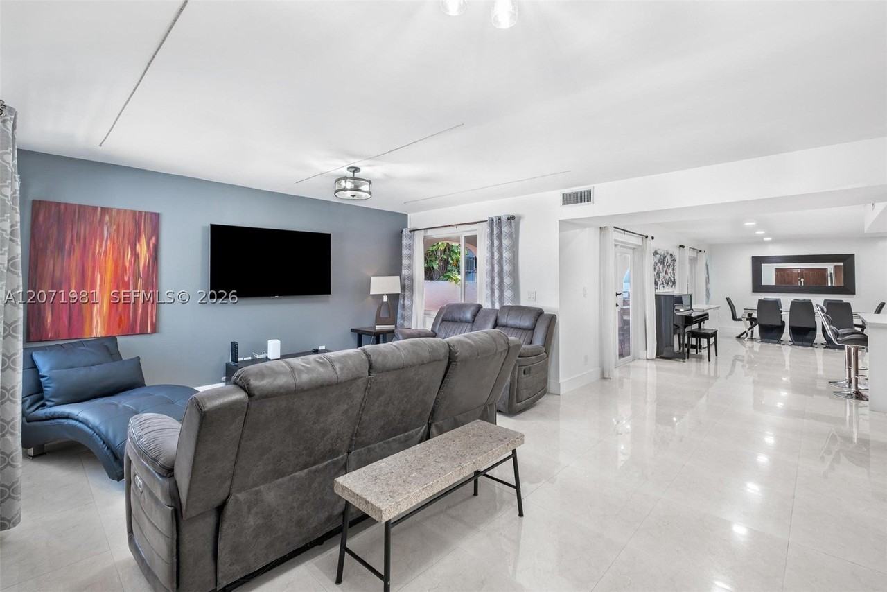 2430 Sw 22nd Ter - Photo 3 of 50