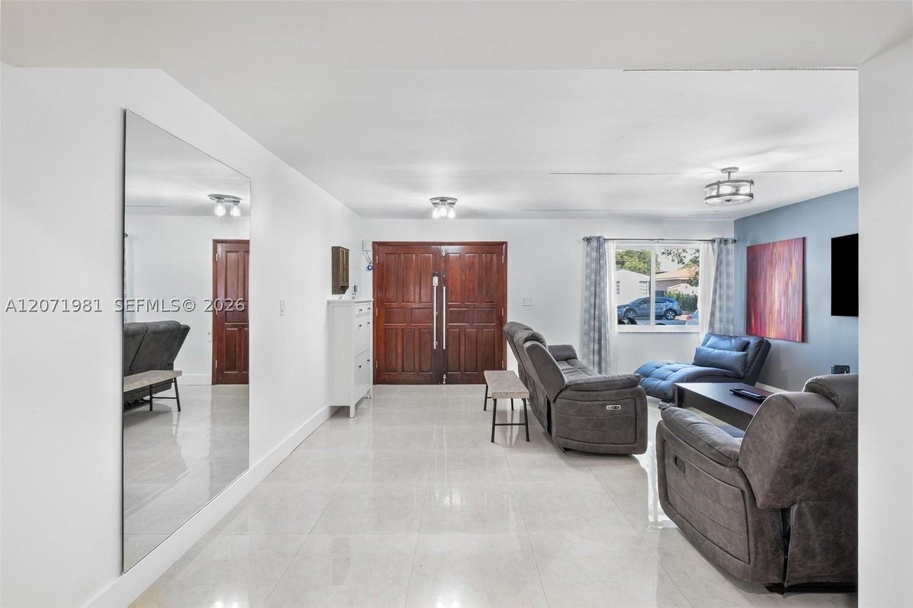2430 Sw 22nd Ter - Photo 6 of 50