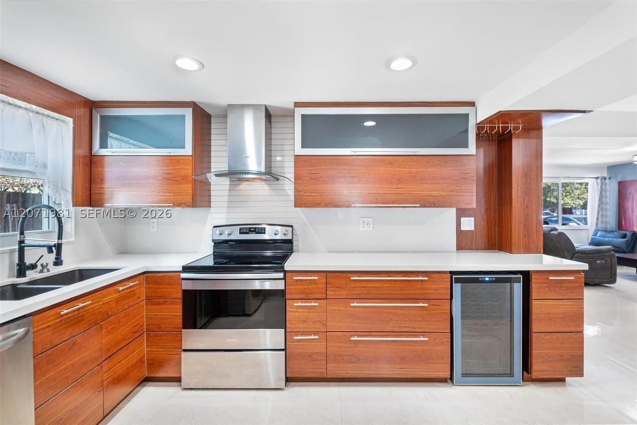2430 Sw 22nd Ter - Photo 7 of 50