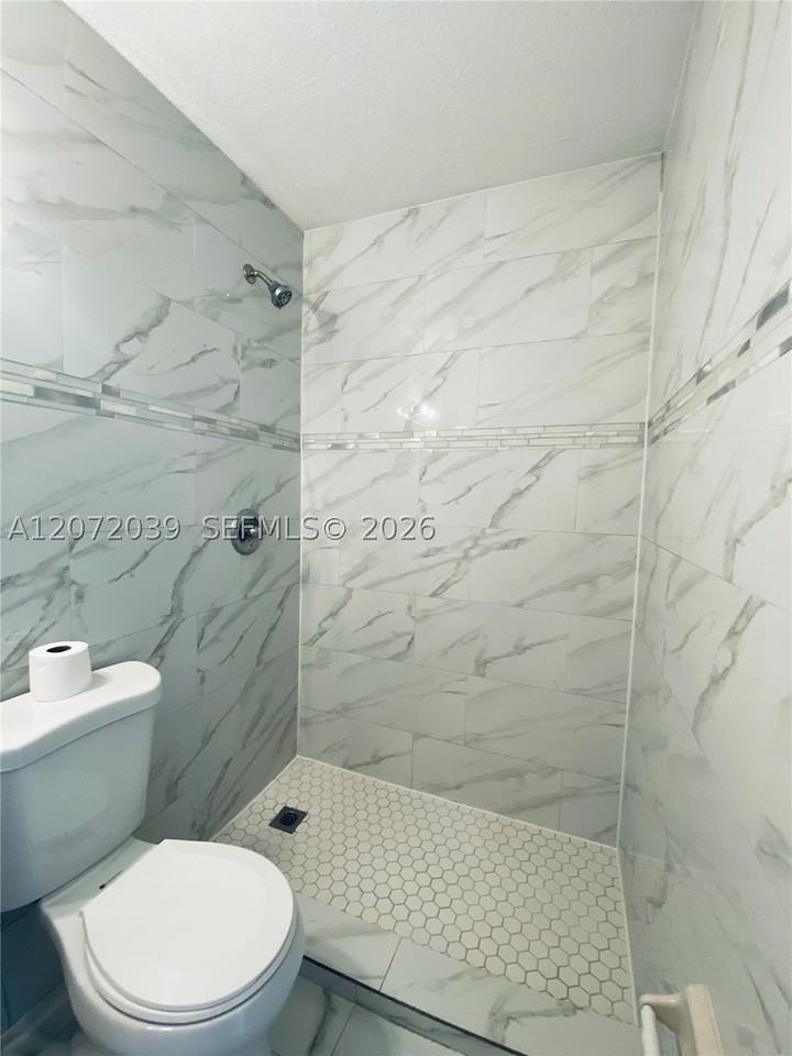 3100 Nw 86th St #BACK - Photo 4 of 10