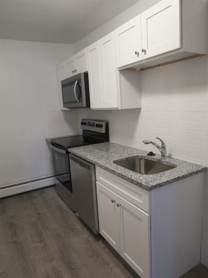 205 Highland Ave #4 - Photo 7 of 8