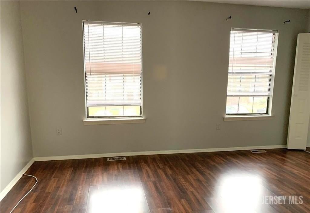 536 Manchester Ct - Photo 5 of 20