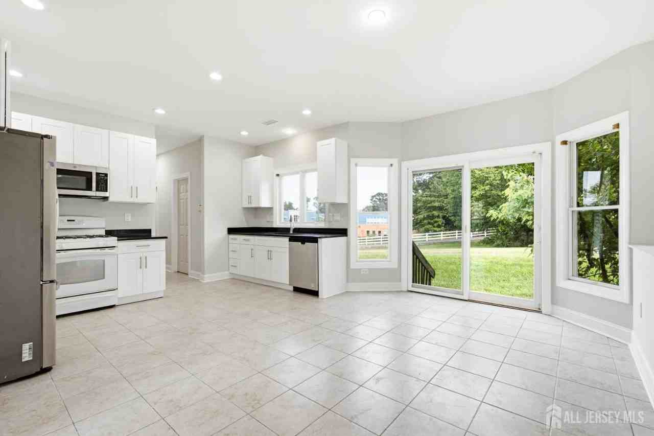 33 Melbloum Ln - Photo 7 of 34