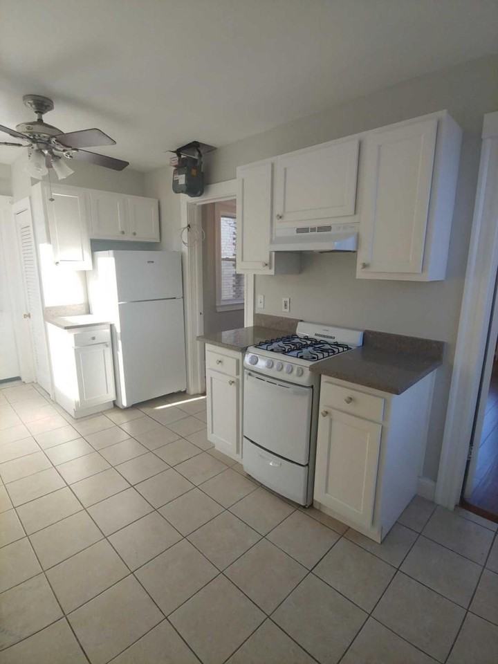 234 Hanover St - Photo 3 of 10