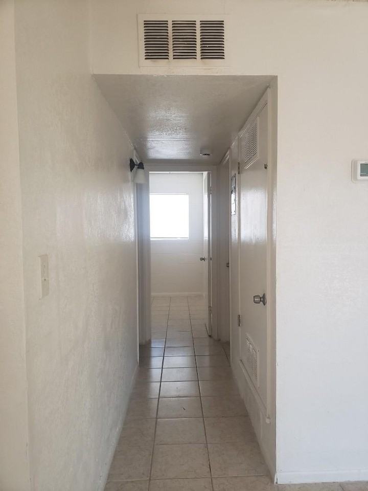 401 N D St - Photo 2 of 10