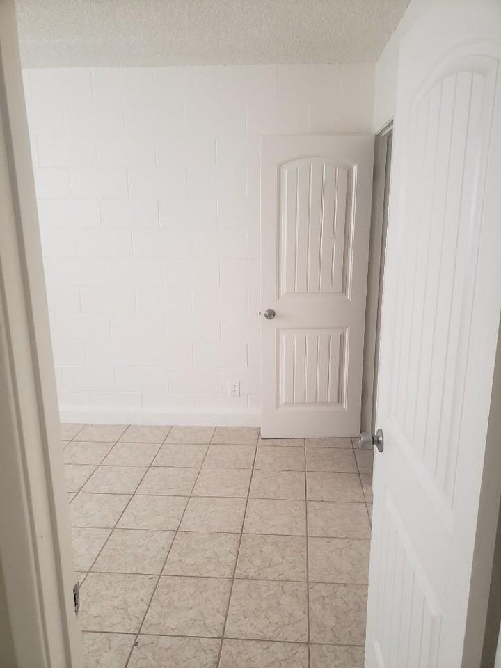 401 N D St - Photo 3 of 10