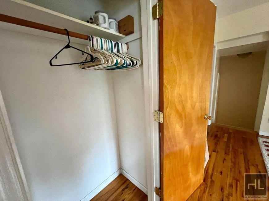 255 17th St - Photo 4 of 9