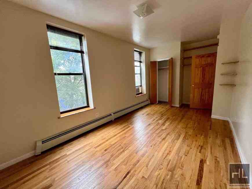 255 17th St - Photo 6 of 9