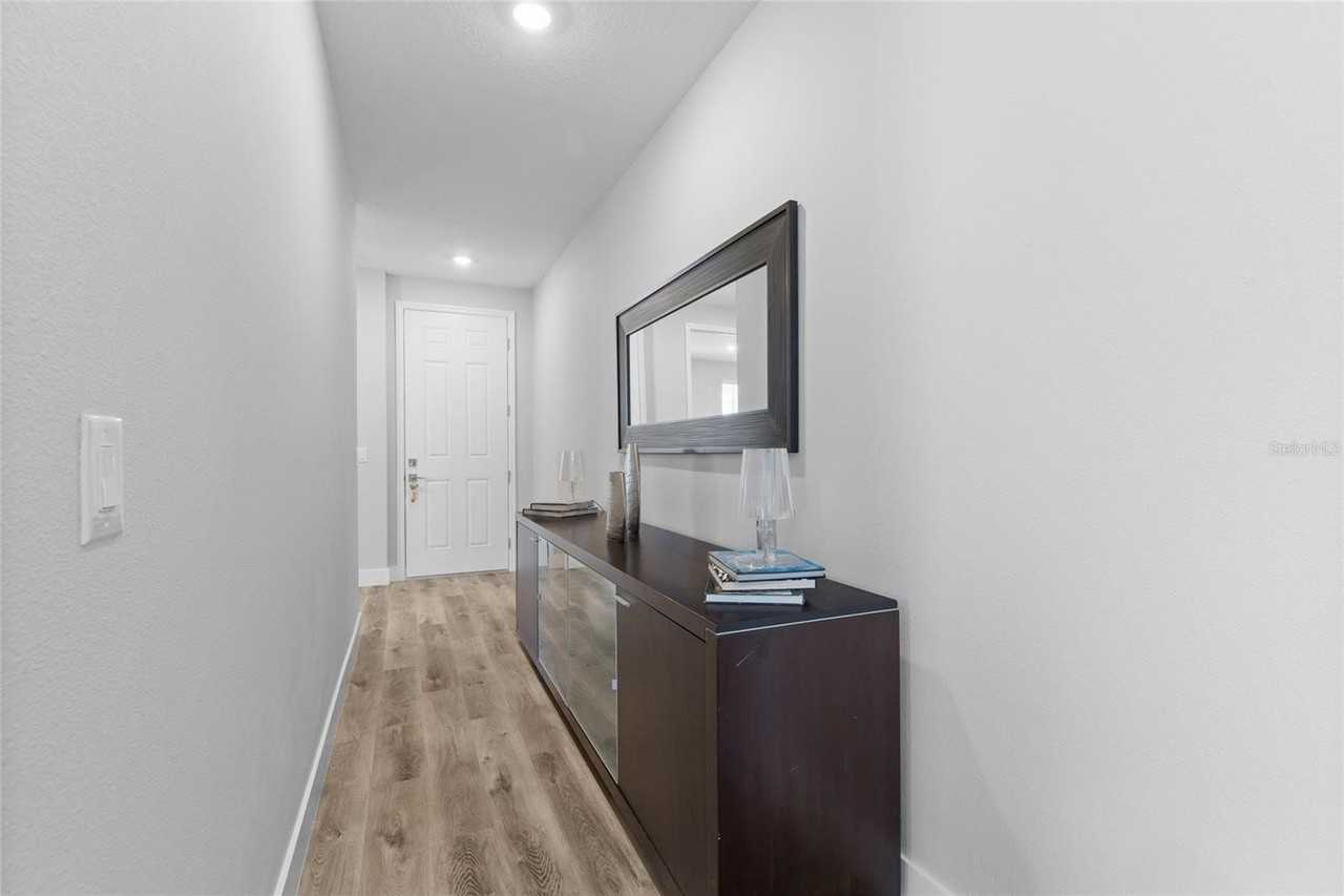 2205 Broadbrook Dr - Photo 5 of 32