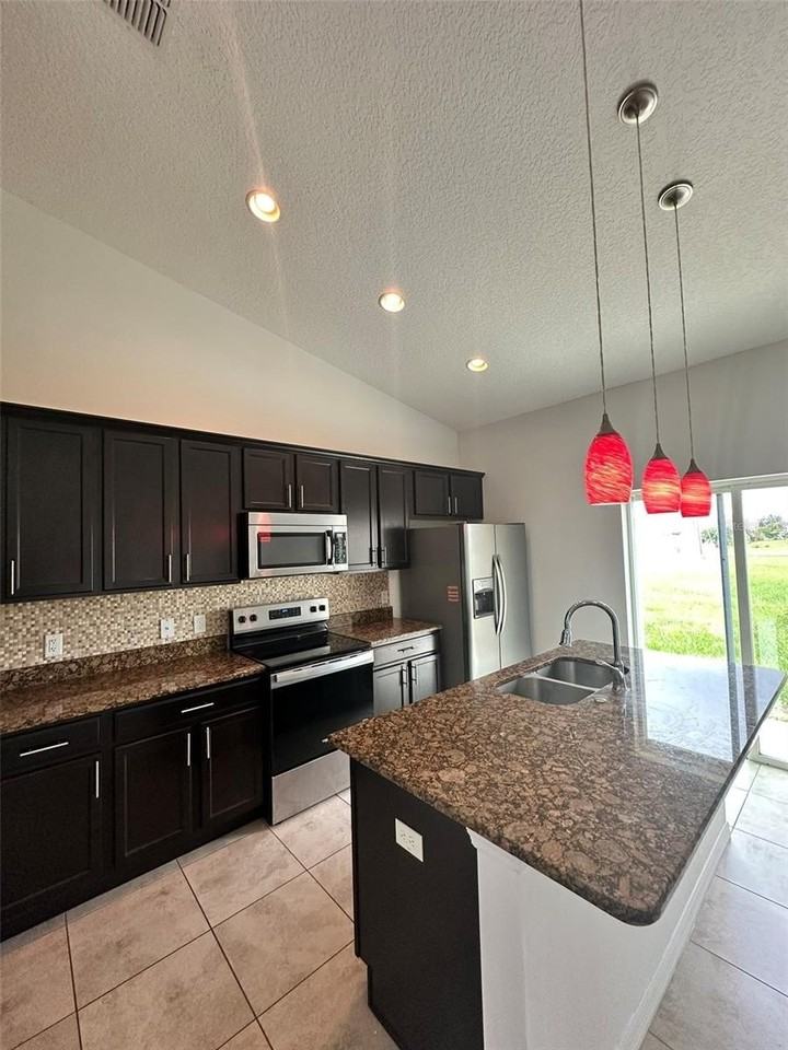 102 Aurelia Ct - Photo 6 of 19