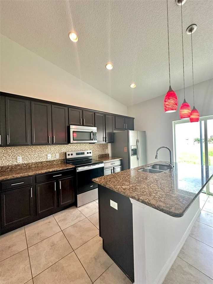 102 Aurelia Ct - Photo 7 of 19