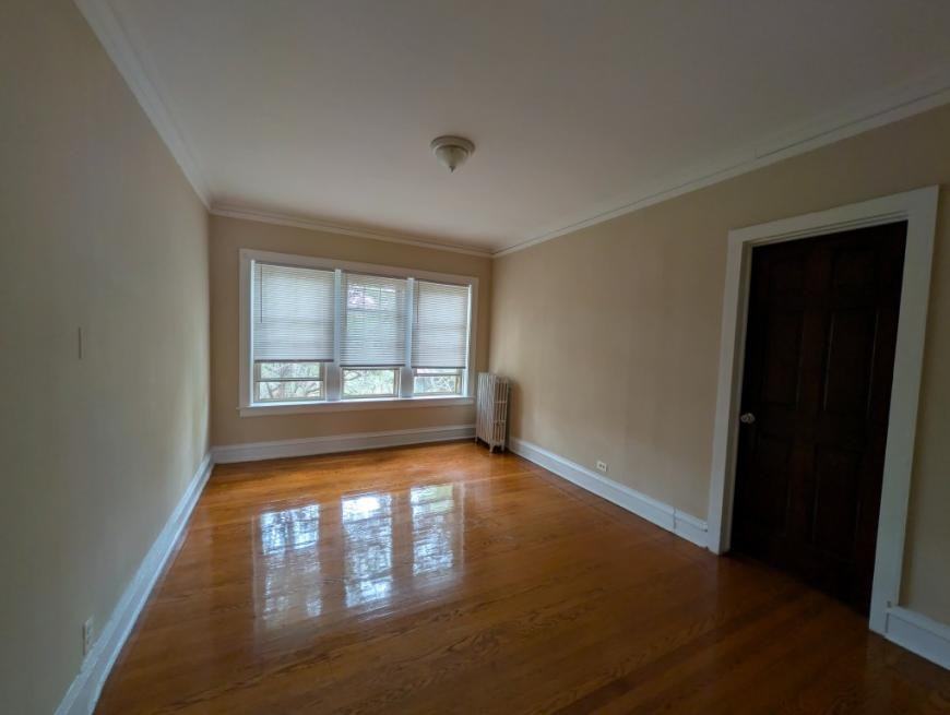 6701 N Greenview Ave - Photo 2 of 10