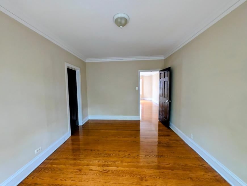 6701 N Greenview Ave - Photo 5 of 10