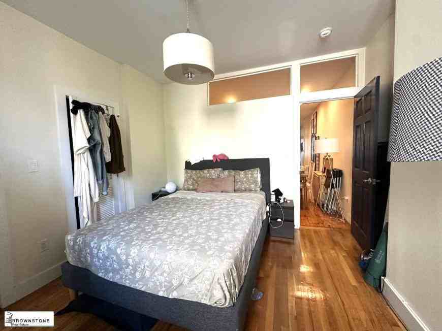 509 Henry St - Photo 4 of 7