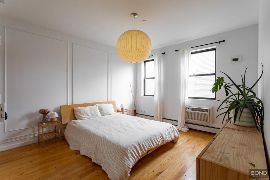 84 Green St - Photo 4 of 9