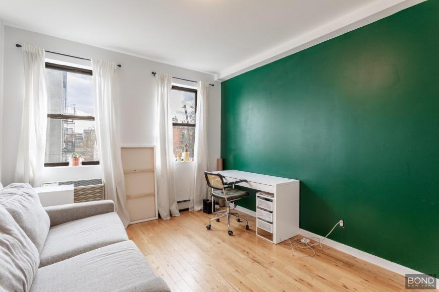 84 Green St - Photo 6 of 9