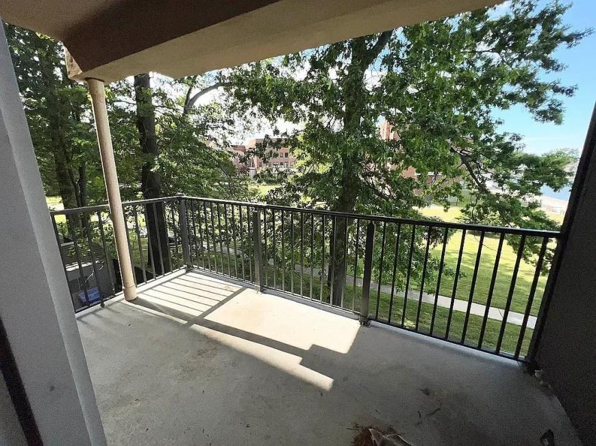 1130 Stadium Ave - Photo 4 of 9