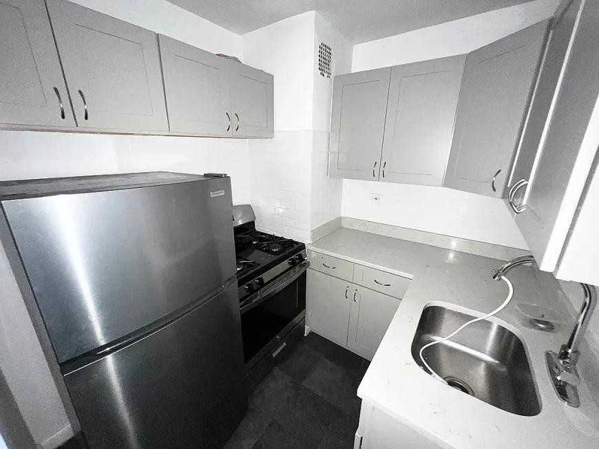 1130 Stadium Ave - Photo 5 of 9