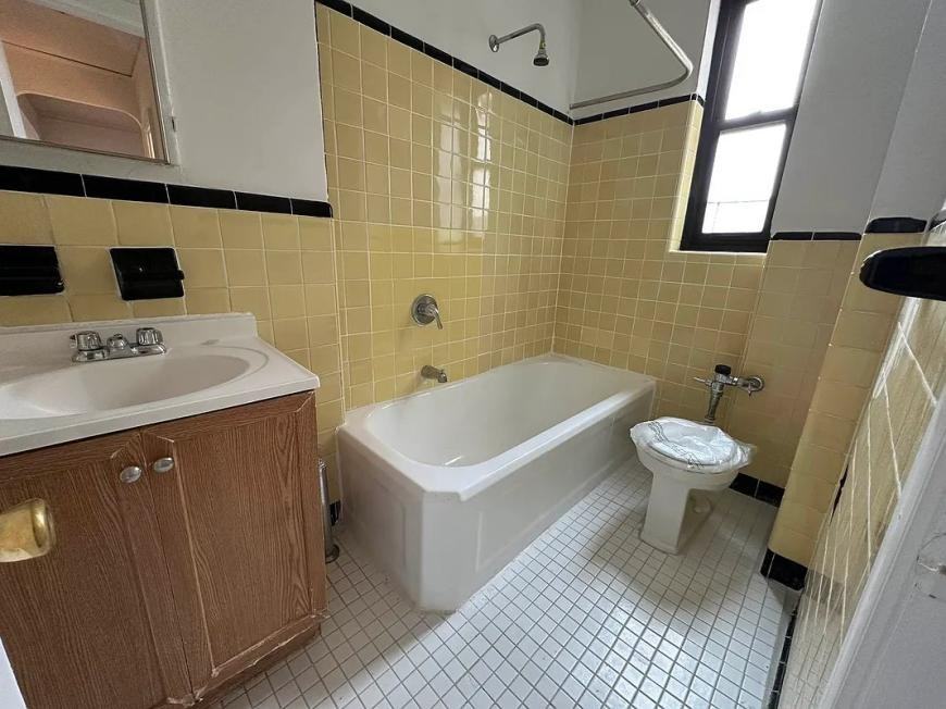 2265 University Ave - Photo 4 of 4