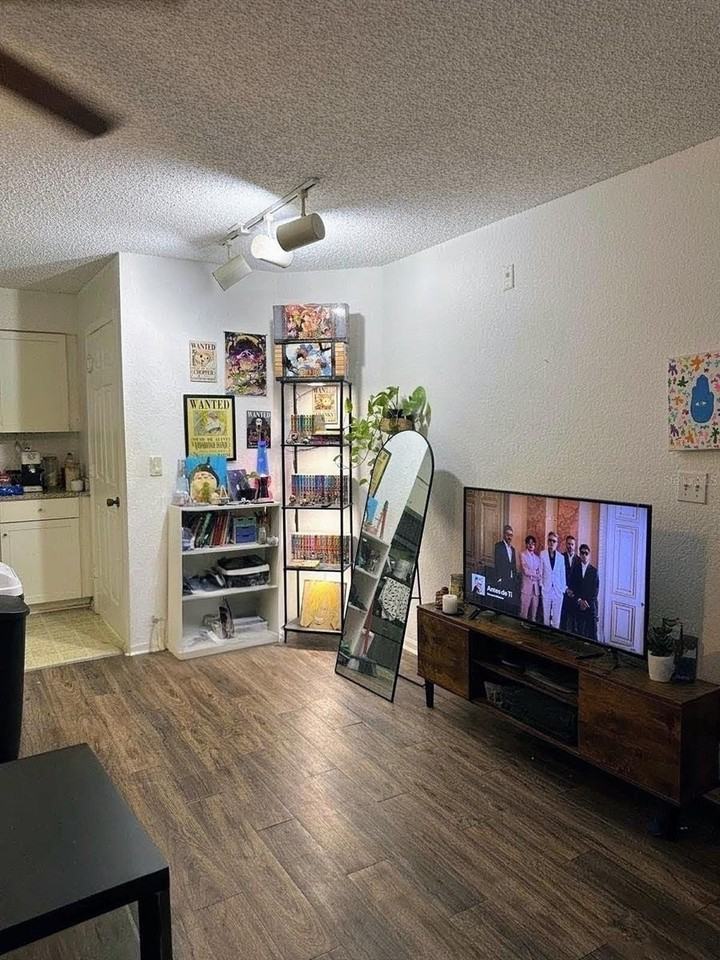 2214 Metropolitan Way #2210 - Photo 4 of 10