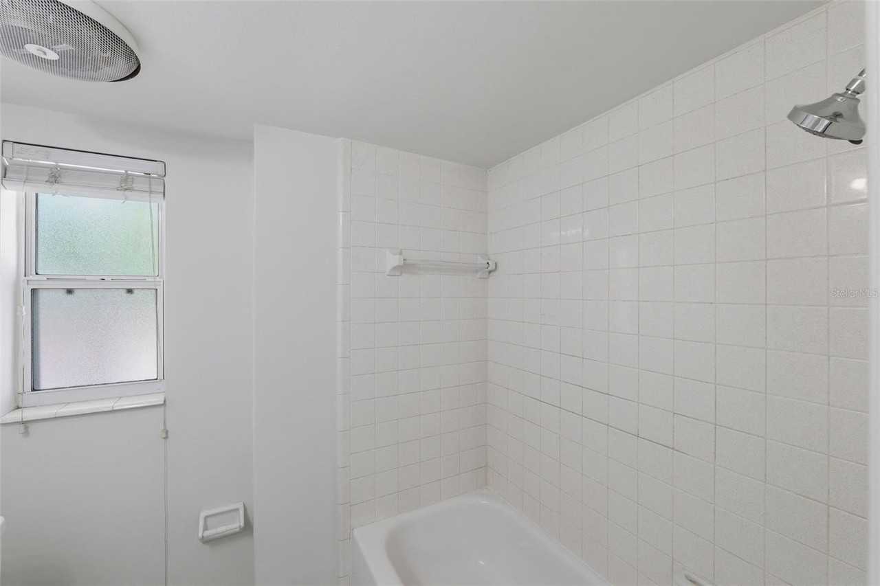 3030 1/2 5th St N - Photo 4 of 7