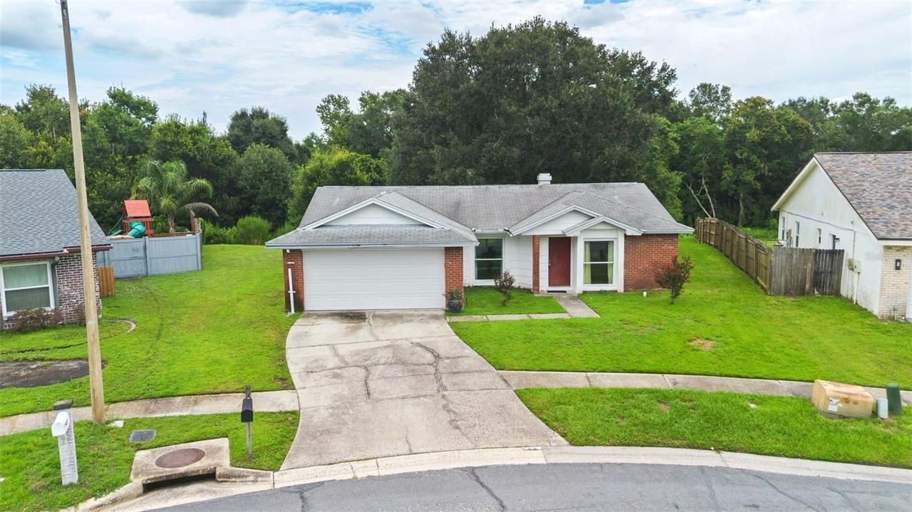 629 Stillview Cir - Photo 3 of 42