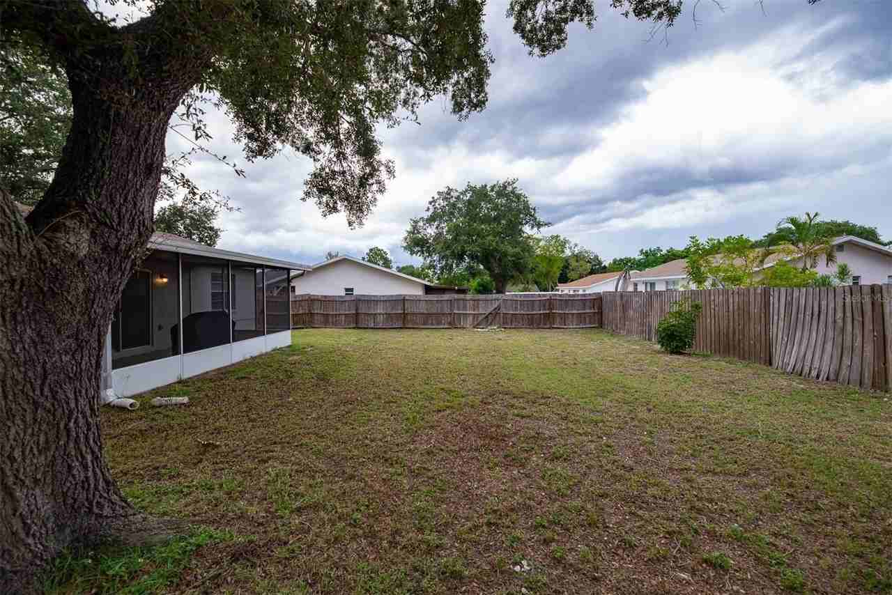 2613 Summit St - Photo 6 of 17