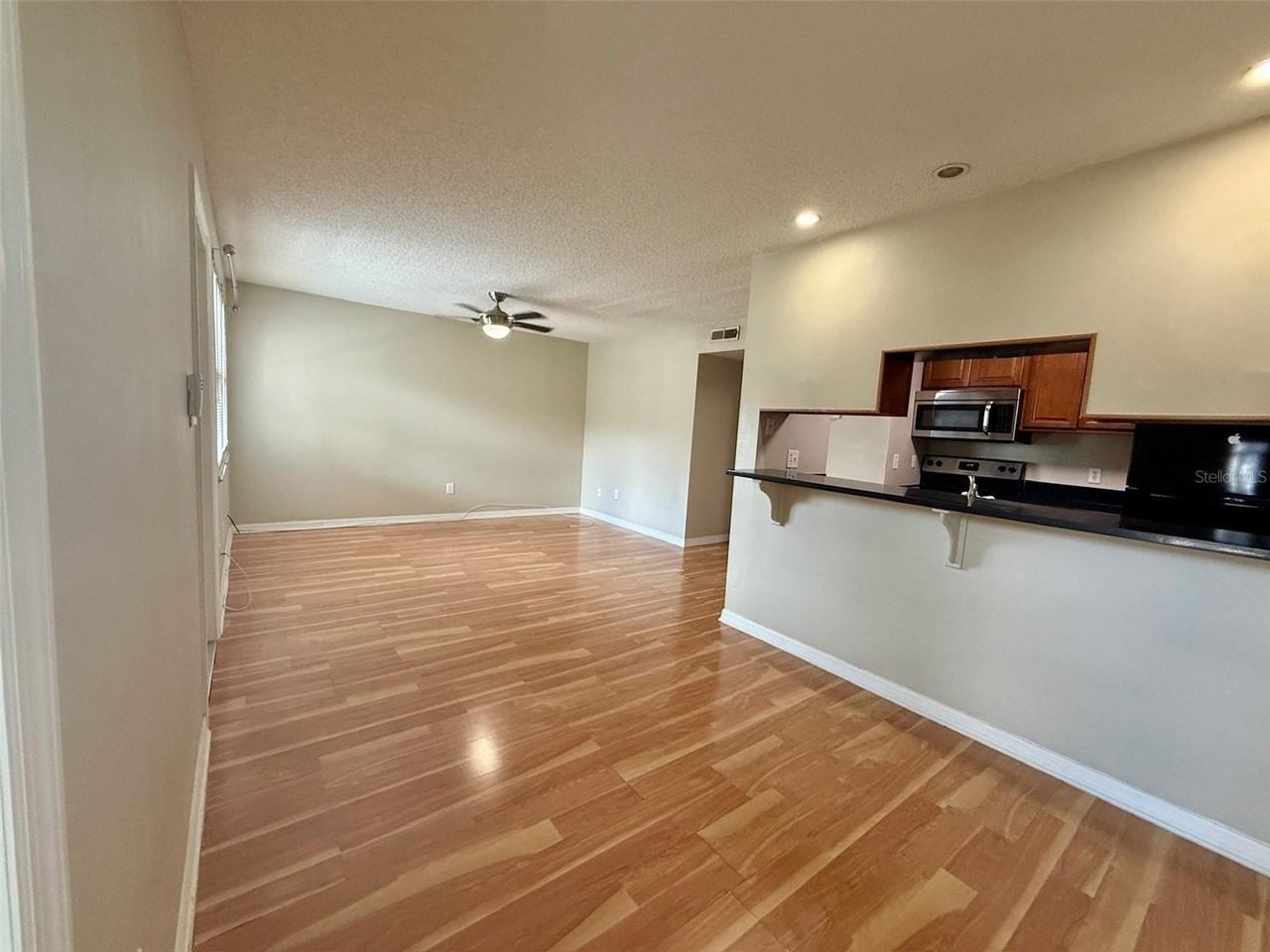 527 S Lincoln Ave #A107 - Photo 3 of 11