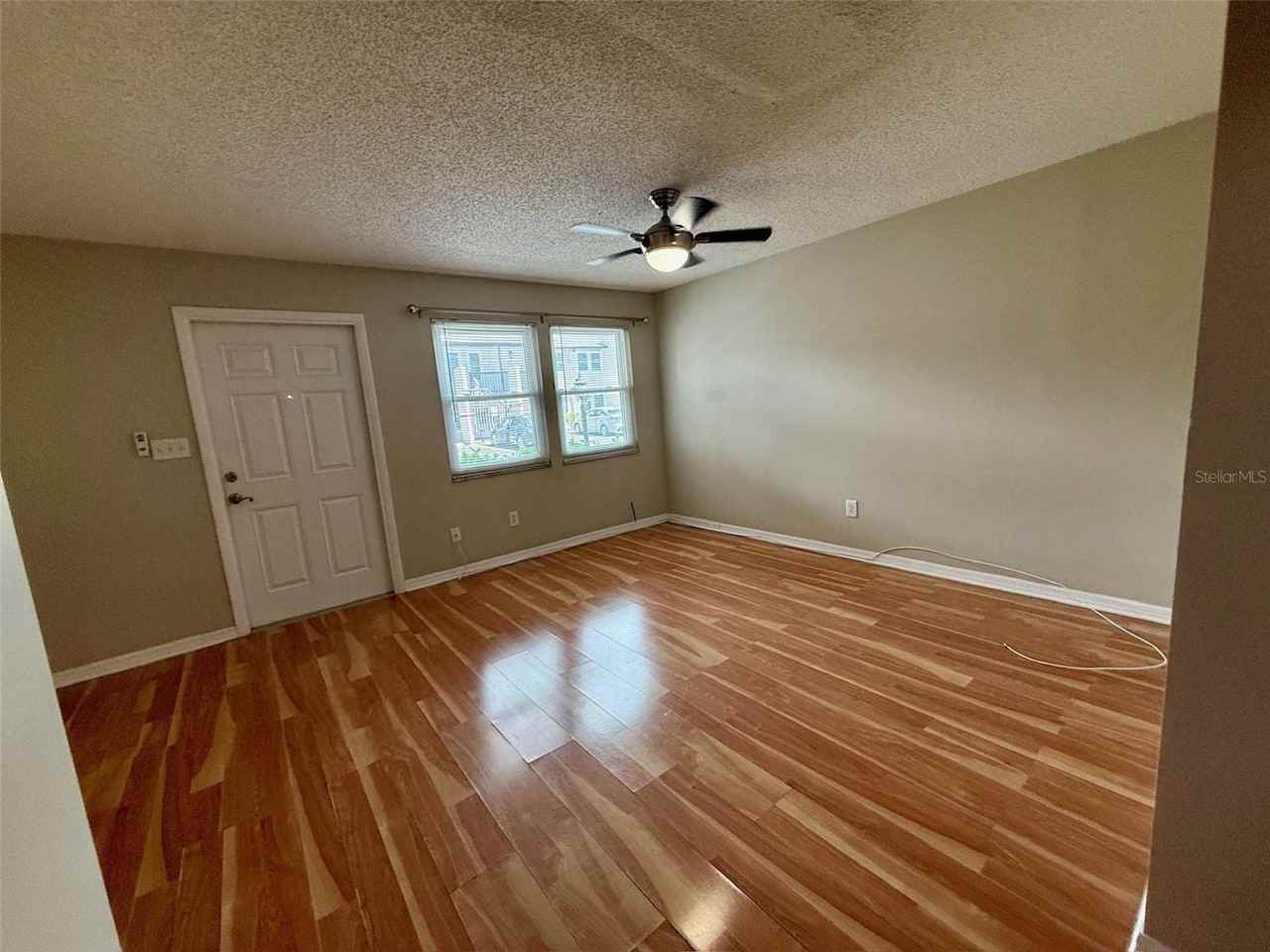 527 S Lincoln Ave #A107 - Photo 4 of 11